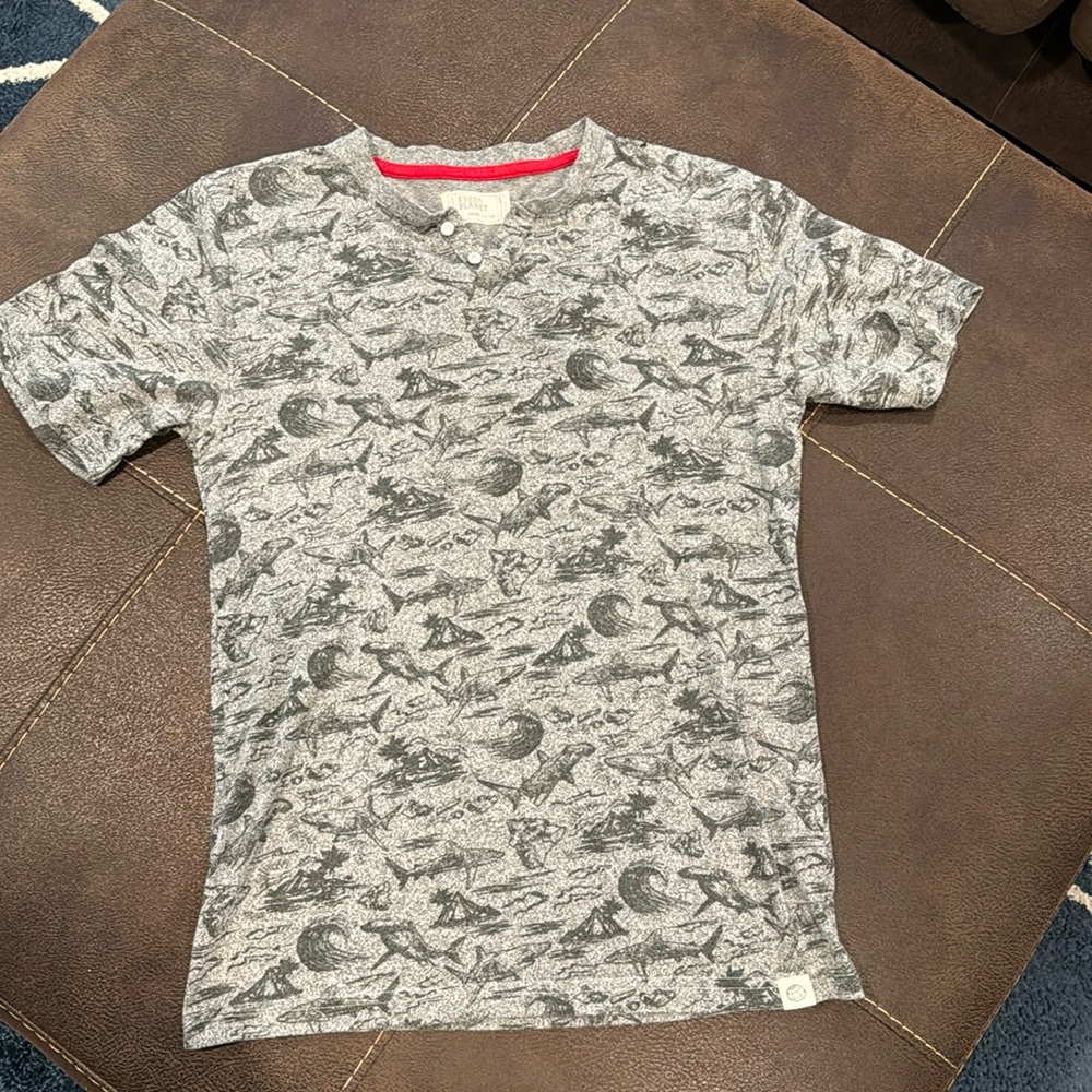 Gray tee with sea creatures